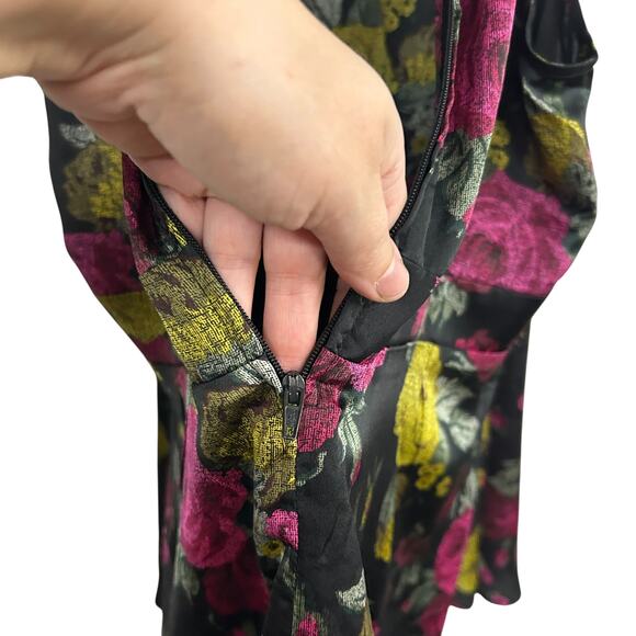 Dark‎ Feminine Floral Peplum Tank Torrid Jacquard Statement Glam Size 1X - Picture 4 of 7